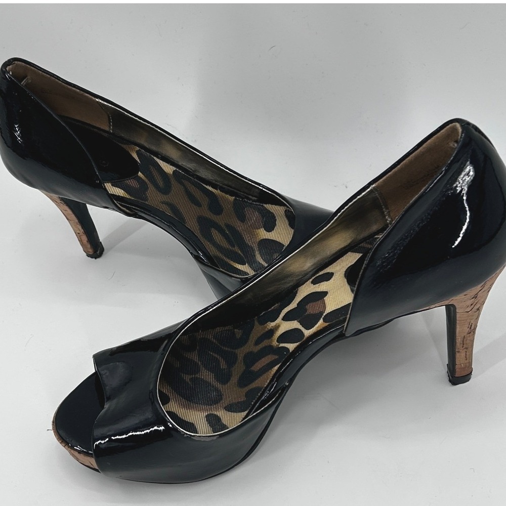 Madeline Gilda Black Patent Peep Toe Cork Heel Pumps Size 7.5 Y2K Modern Glam